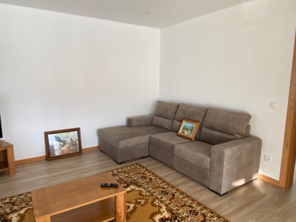 Vivenda Caixilao Casa Com 3 Quartos فيانا دو كاستيلو المظهر الخارجي الصورة